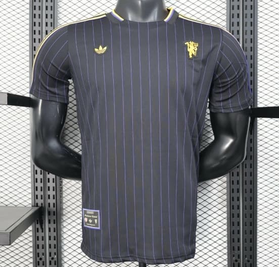 Player Version 25/26 Manchester United Black Casual Jersey — Manchester United Football Club