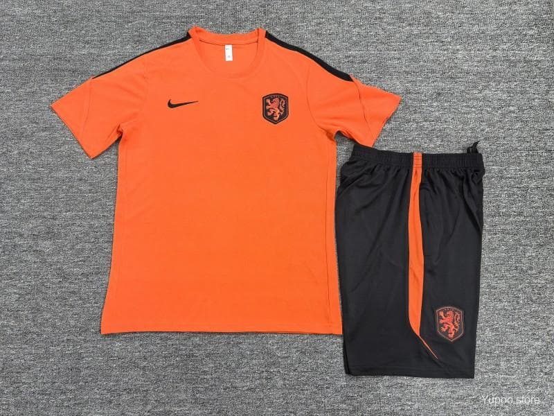 26/27 Kids Netherlands Home Orange Short Sleeve + Soccer Shorts — imagen 2