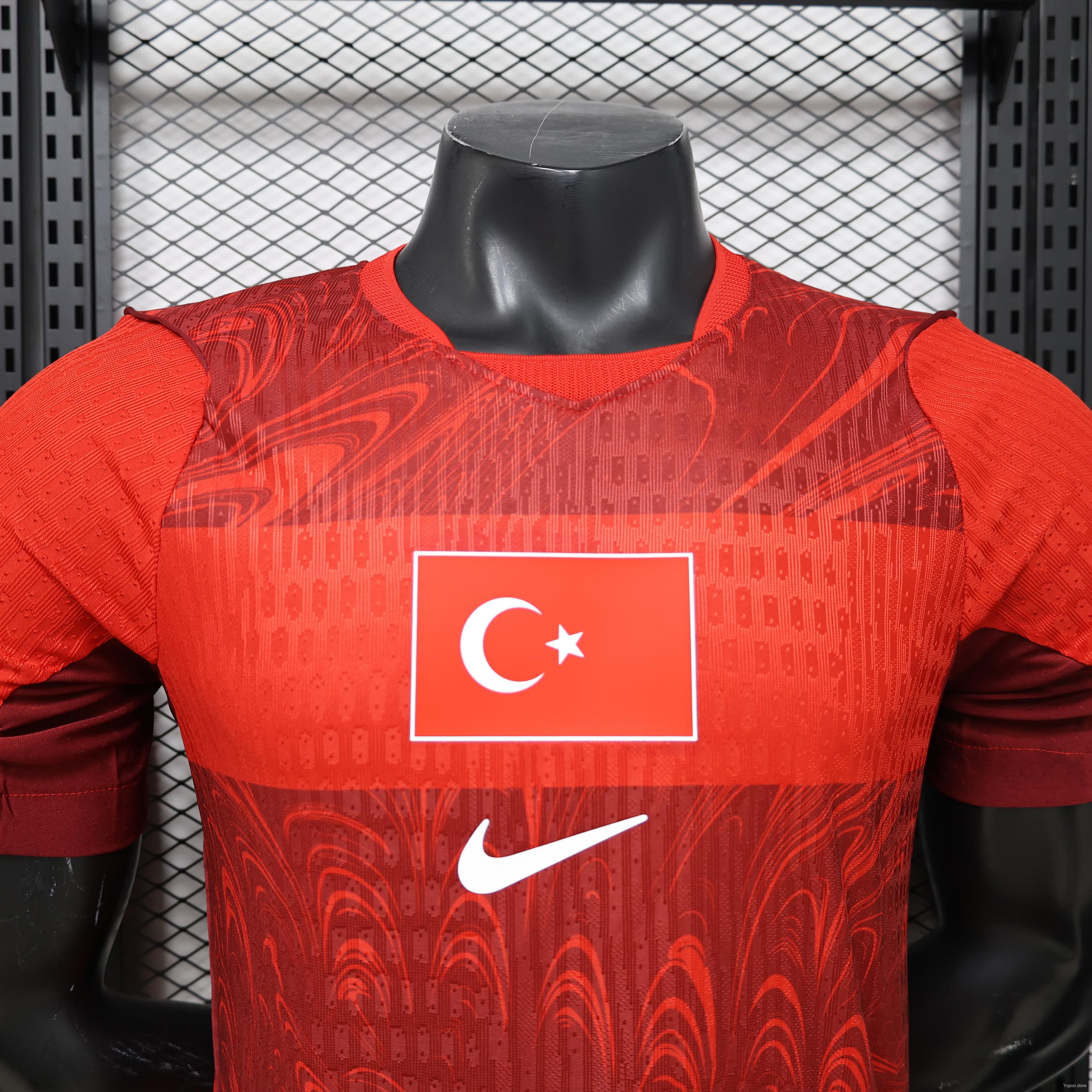 Player Version 26/27 Turkey Home  Red & Dark Red Ebru Marbling Print Jersey — imagen 3